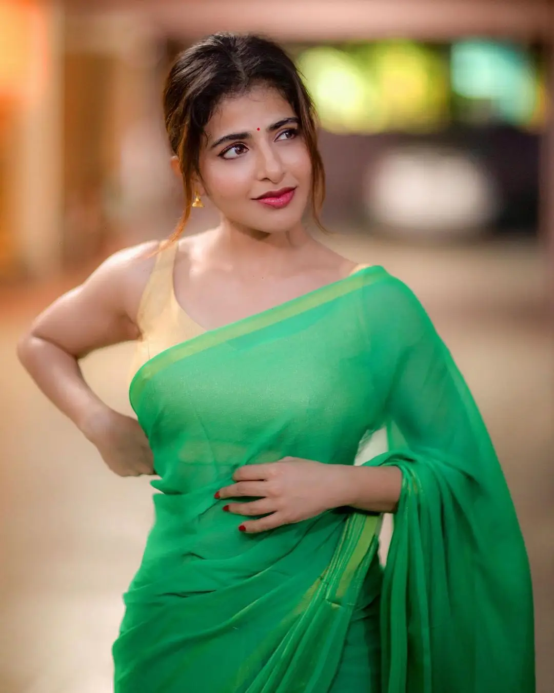 Indian Girl Iswarya Menon In Traditional Green Saree Sleeveless Yellow Blouse